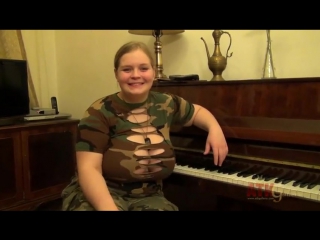 russian woman with natural milkings big breasts does not give in the ass and plays the piano